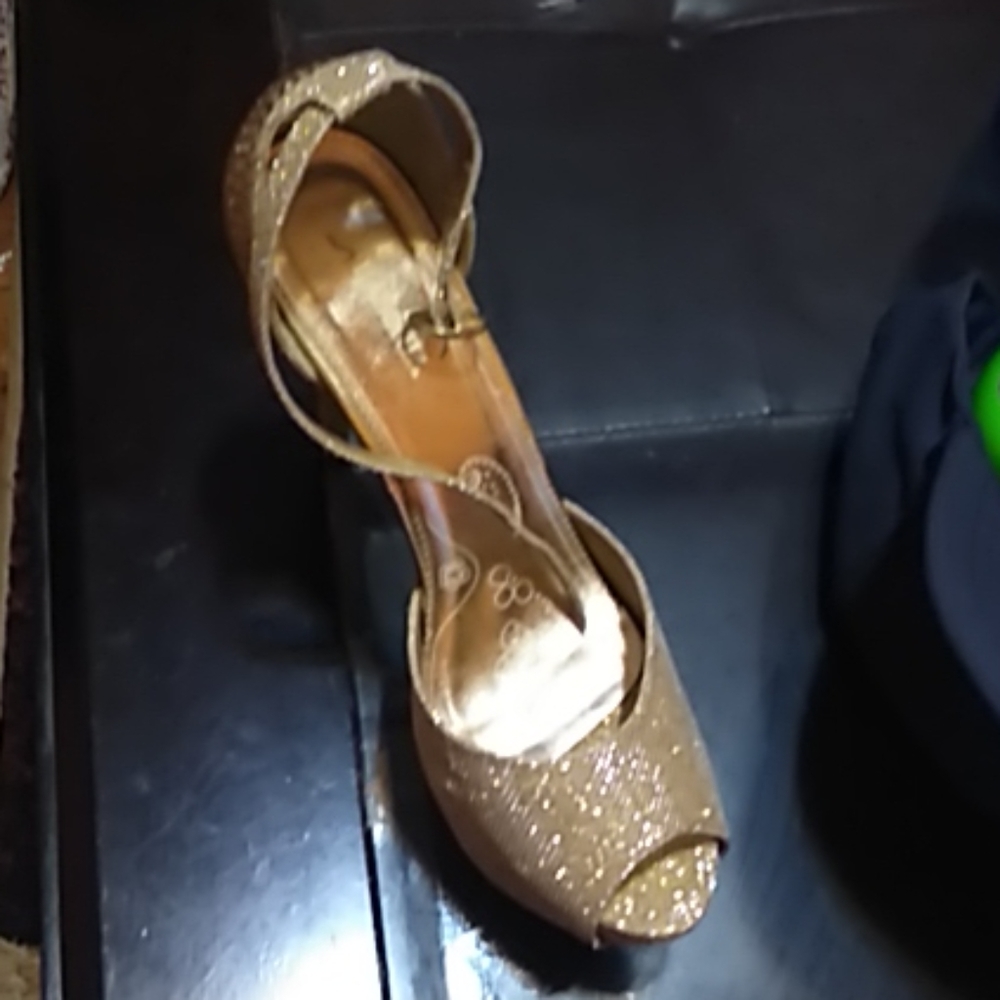 Shoes - Picture 4 of 4